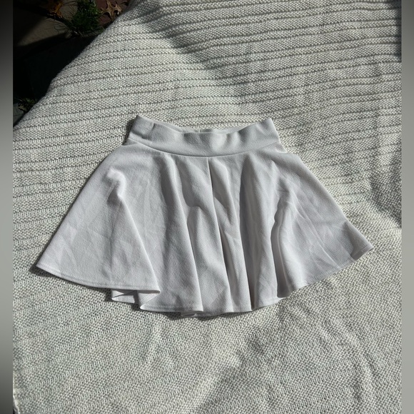 White skirt, size medium - Picture 2 of 5